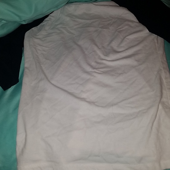 A shirt - Picture 2 of 3